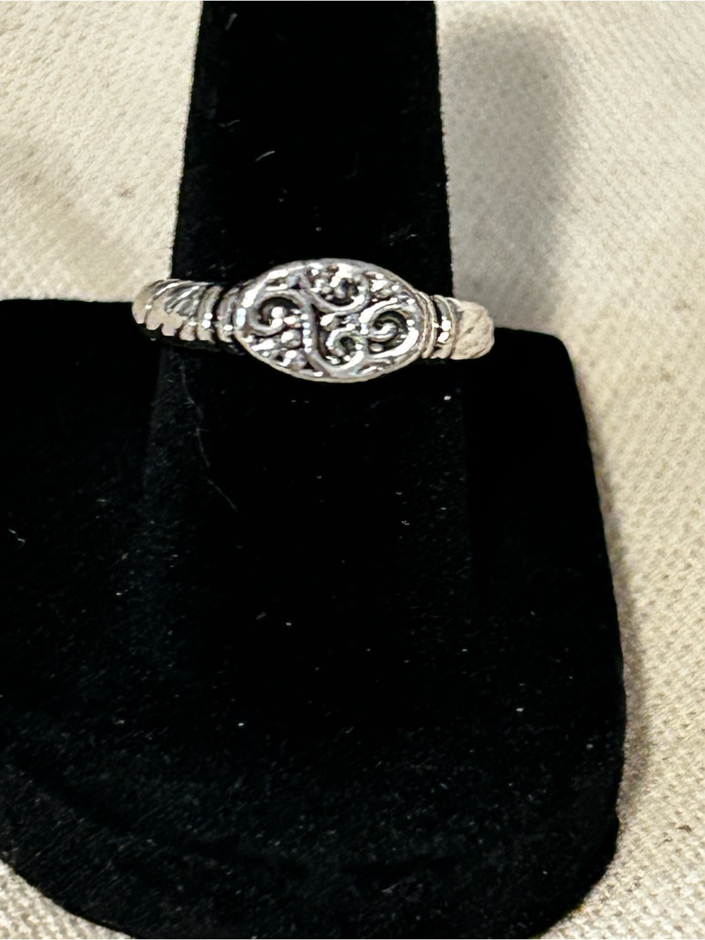 Silver tone Filigree Oval Ring